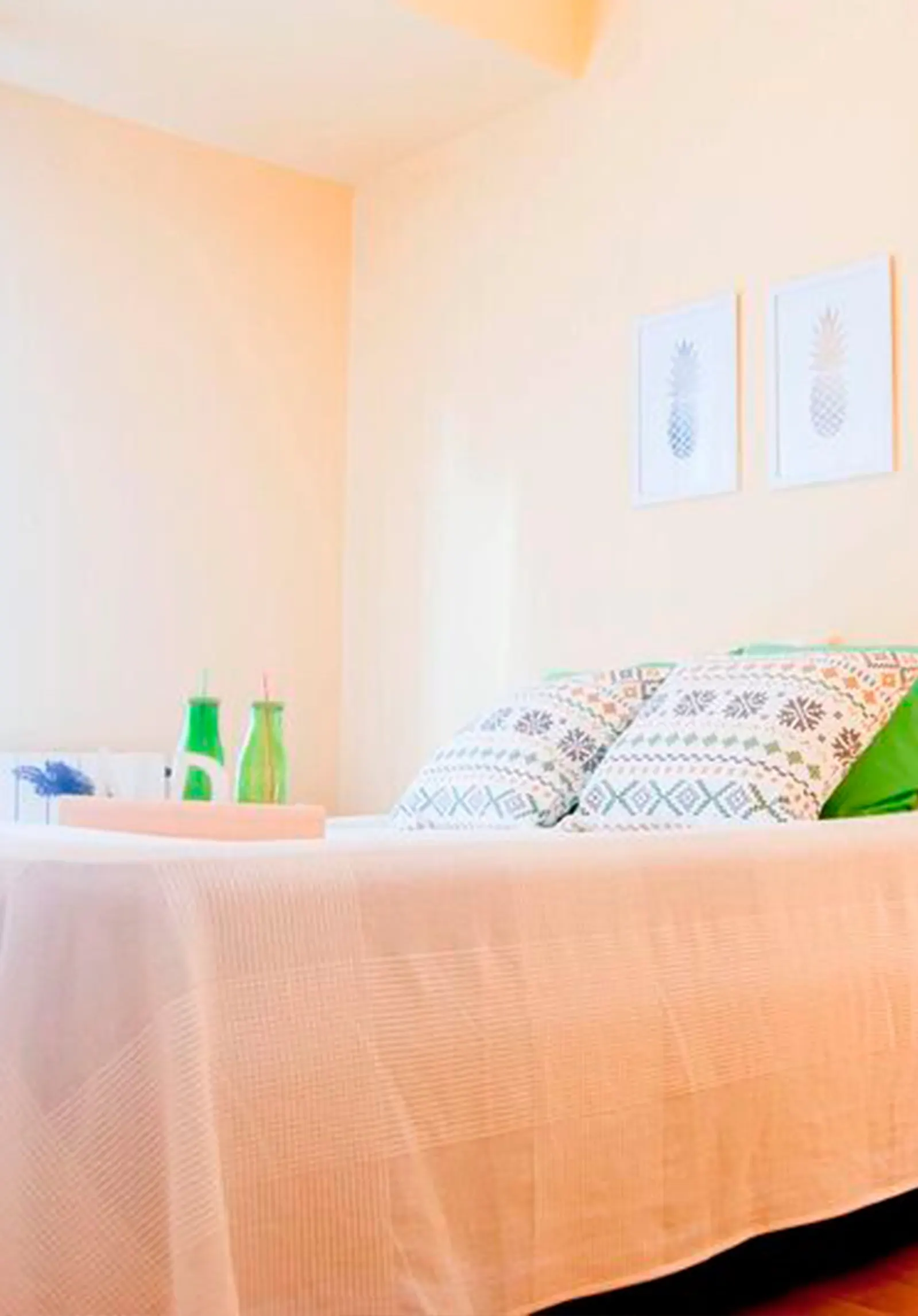 dcha detalle mesa cama Home Staging habitación